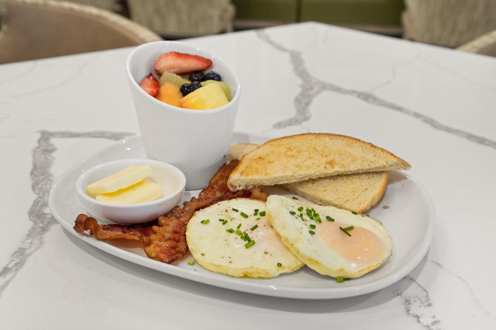 Even Uptown Near The Domain By Ihg 4*